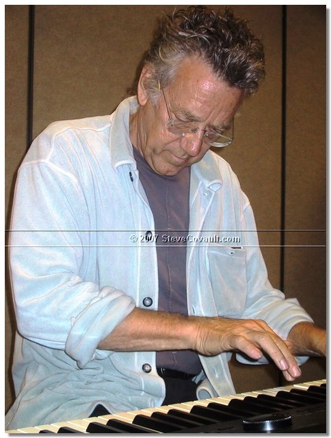 Doors-Ray Manzarek (Doorsfest, 2002).jpg